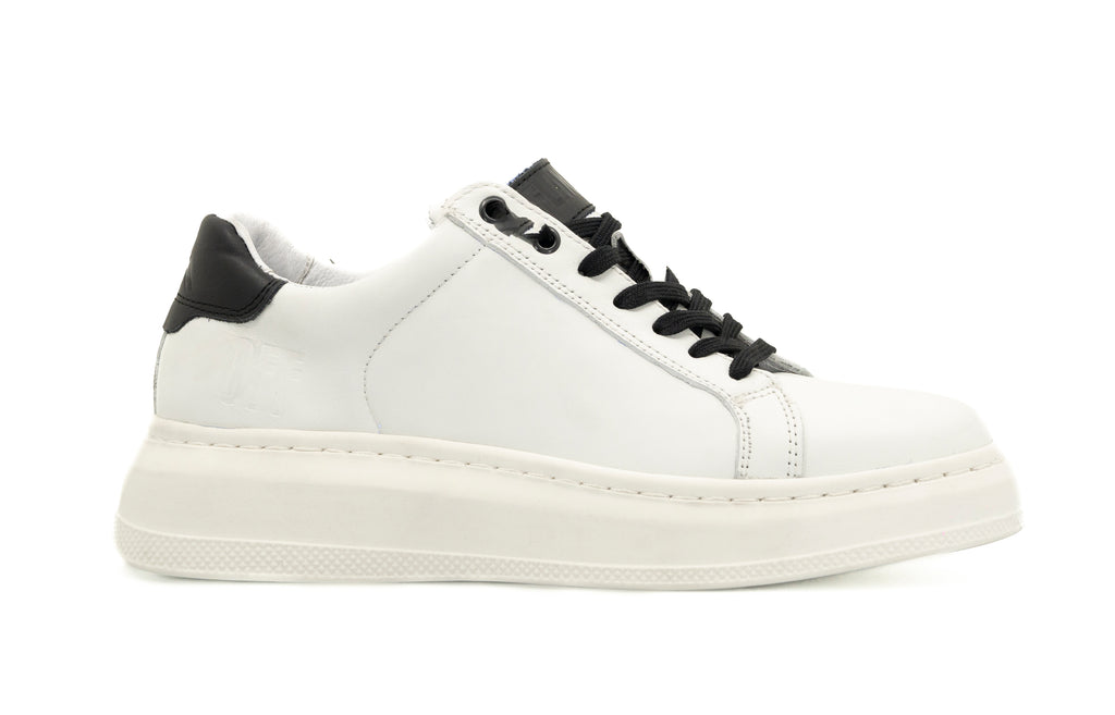 Tenis Blancos con Laces Negras (Piel Genuina)-Offlander